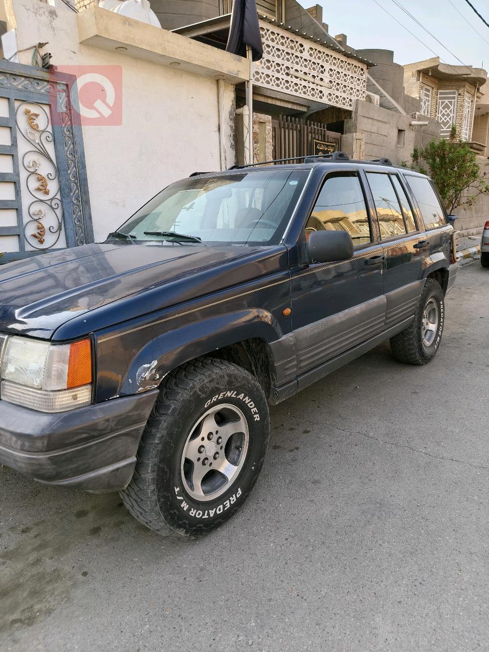 جیپ گراند شیرۆکی